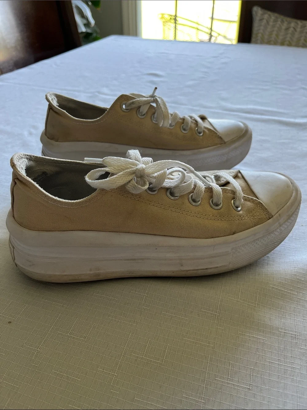 Converse Chuck Taylor Casual Canvas Lace-Up Sneakers in Light Tan Size 8